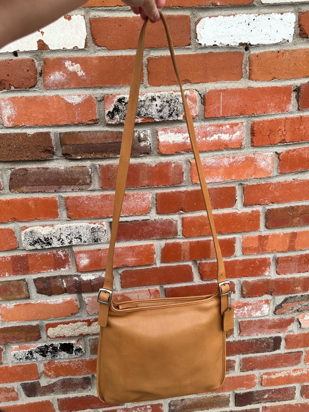 Vintage Coach 9146 British Tan Glove Tanned Leather Zip Shoulder Bag